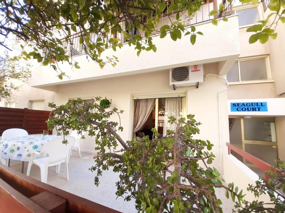 Albert's Mackenzie apartments 001 Larnaca Buitenkant foto