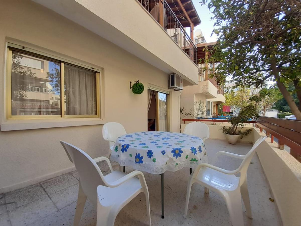 Albert's Mackenzie apartments 001 Larnaca Buitenkant foto