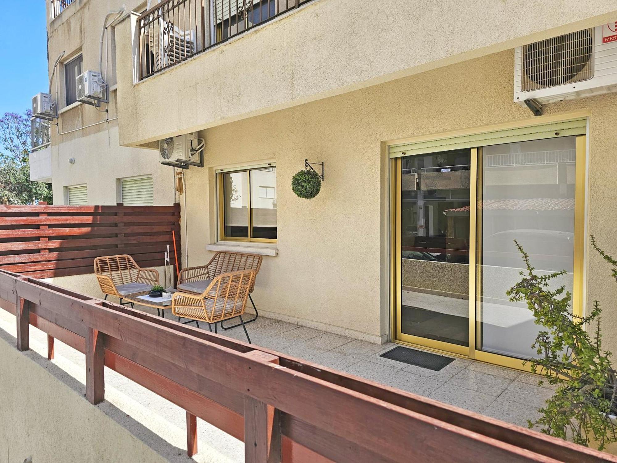 Albert's Mackenzie apartments 001 Larnaca Buitenkant foto