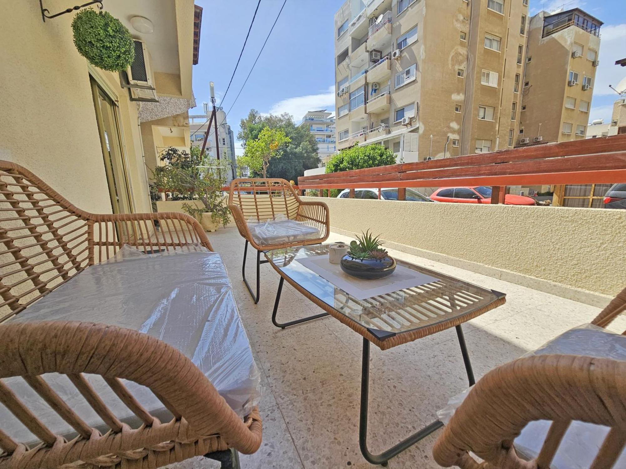 Albert's Mackenzie apartments 001 Larnaca Buitenkant foto